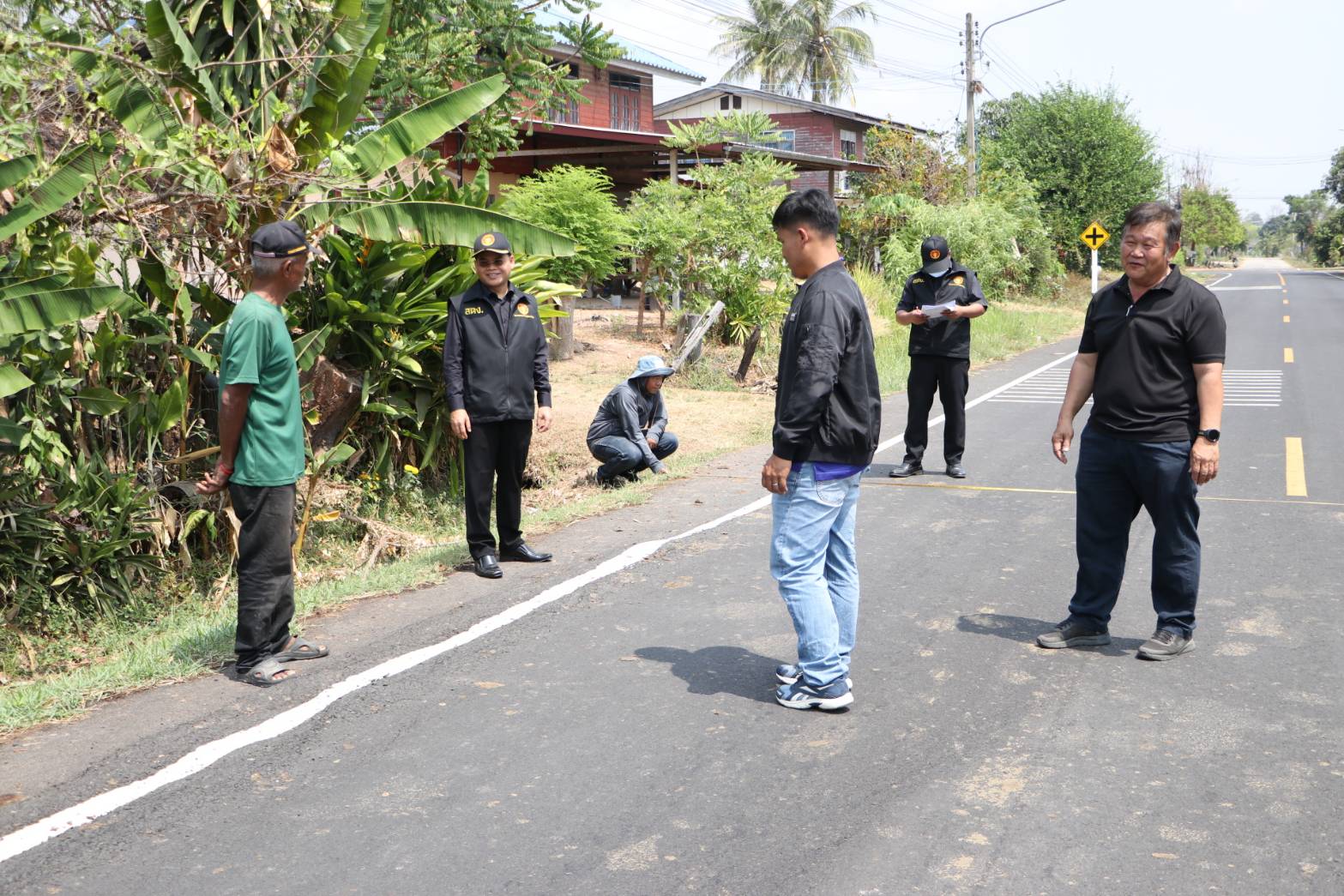 สำนักงานตรวจเงินแผ่นดินจังหวัดสุรินทร์ ร่วม องค์การบริหารส่วนจังหวัดสุรินทร์ ตรวจถนนบ้านมะเมียงใต้&ndash;พนมดงรัก หลังโซเชียลร้องเรียน พบชำรุด สั่งผู้รับจ้างเร่งซ่อมภายใน 15 วัน