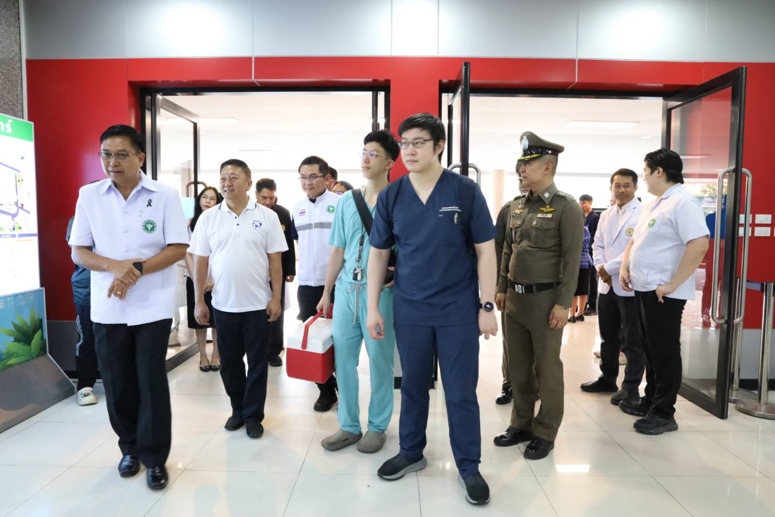 นายกรัฐมนตรีส่งทีมแพทย์ปฏิบัติภารกิจหัวใจติดปีกที่ จ.สุรินทร์ 