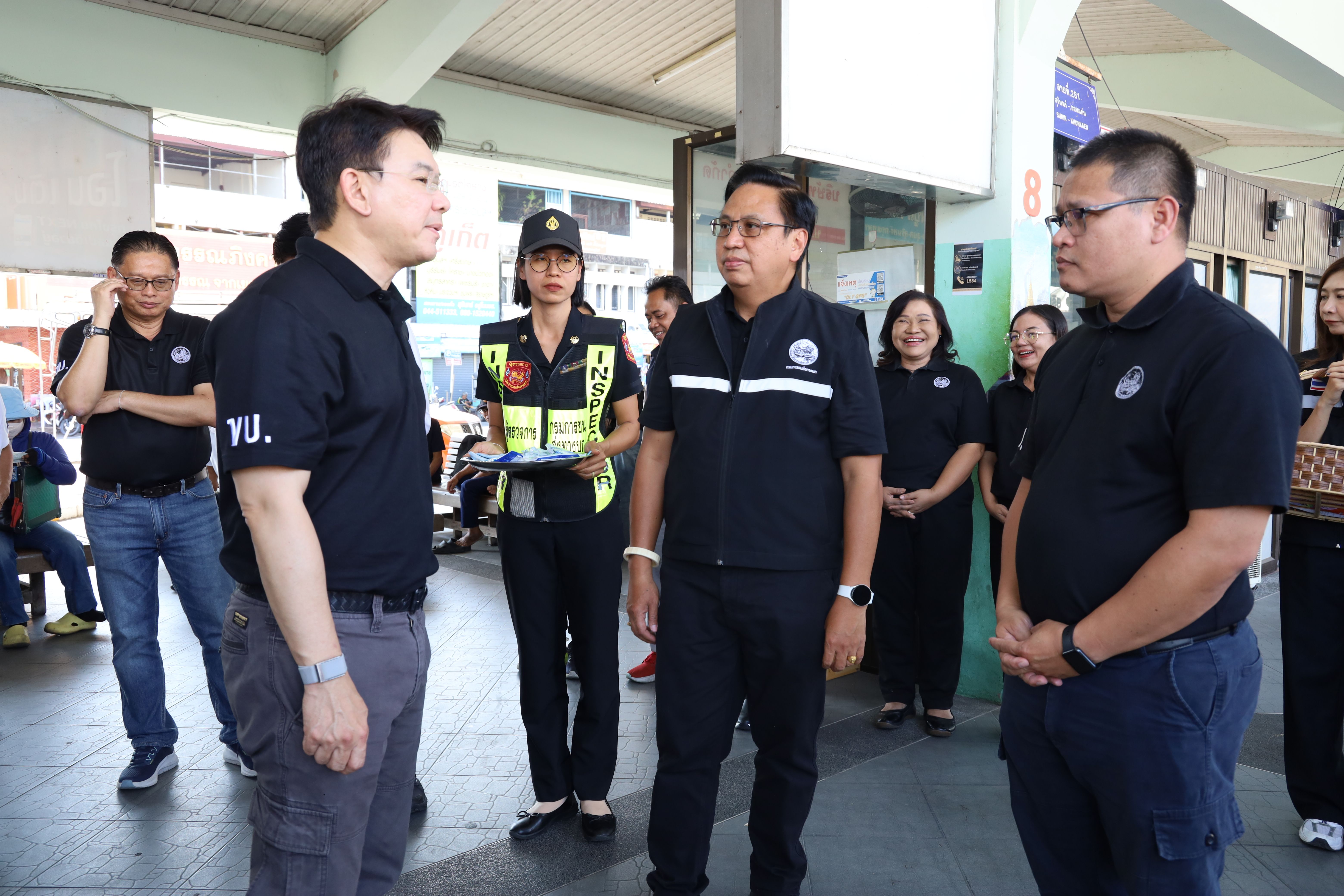 อธิบดีกรมการขนส่งทางบก ลงพื้นที่อีสาน และสุรินทร์ ตรวจเข้มรถโดยสารช่วงสงกรานต์ ย้ำไม่พบโก่งราคา พร้อมขอผู้ประกอบการเพิ่มเที่ยวรถรองรับประชาชน