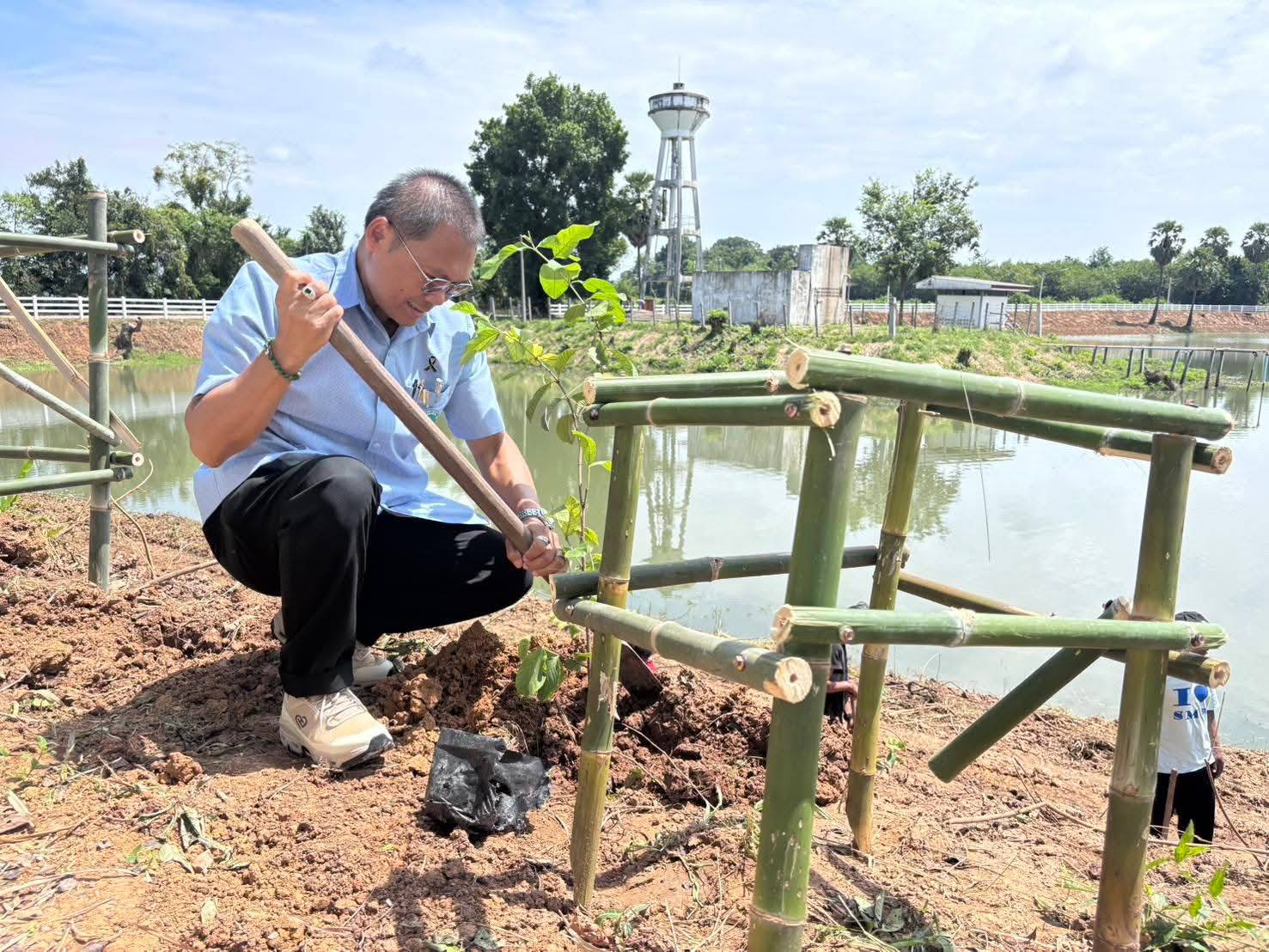 อำเภอบัวเชดขับเคลื่อน &ldquo;ทางนี้มีผล ผู้คนรักกัน&rdquo; น้อมนำแนวพระราชดำริ ปลูกผักสวนครัว สร้างความมั่นคงทางอาหาร