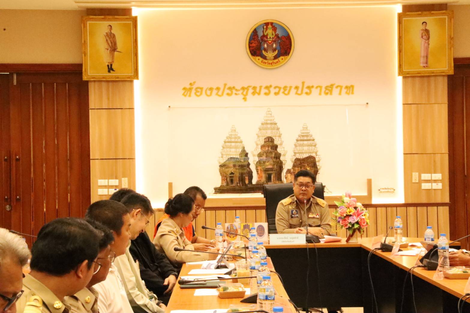 จ.สุรินทร์ ประชุมคณะกรรมการ ศปถ.จังหวัด ติดตามสถานการณ์อุบัติเหตุทางถนนต่อเนื่อง ติดตามอำเภอต้นแบบสัญจรปลอดภัย &nbsp;และตำบลส่งเสริมความปลอดภัยทางถนน